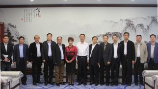 河南省伊川县县长李君等领导一行拜访bv伟德国际1946